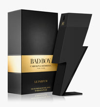 Încarcă imaginea în vizualizatorul Galerie, Carolina Hererra Bad Boy Le Parfum, 100ml(sigilat)
